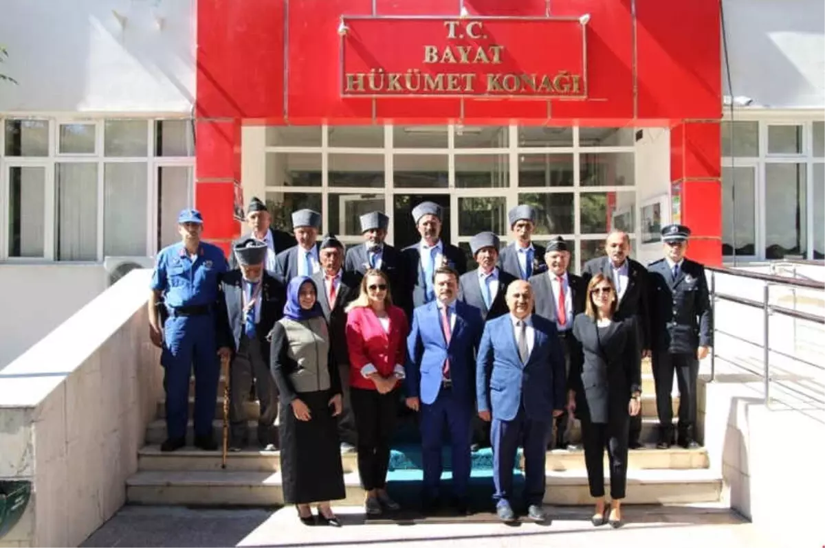 Kaymakam Ocak Gazilere Tören Elbisesi Dağıttı