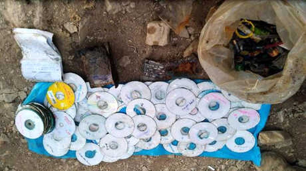 Mağarada, Teröristlere Ait 200 Cd Ele Geçti