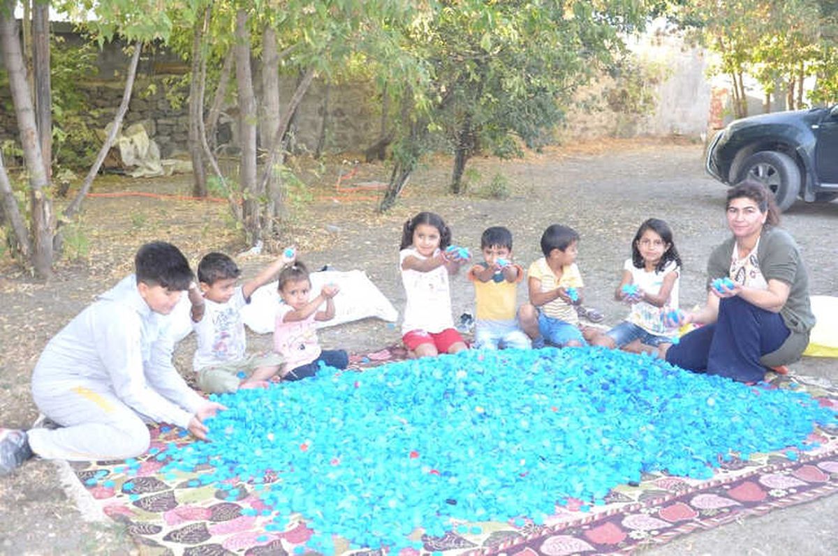Öğrencilerden \'Mavi Kapak\' Kampanyası