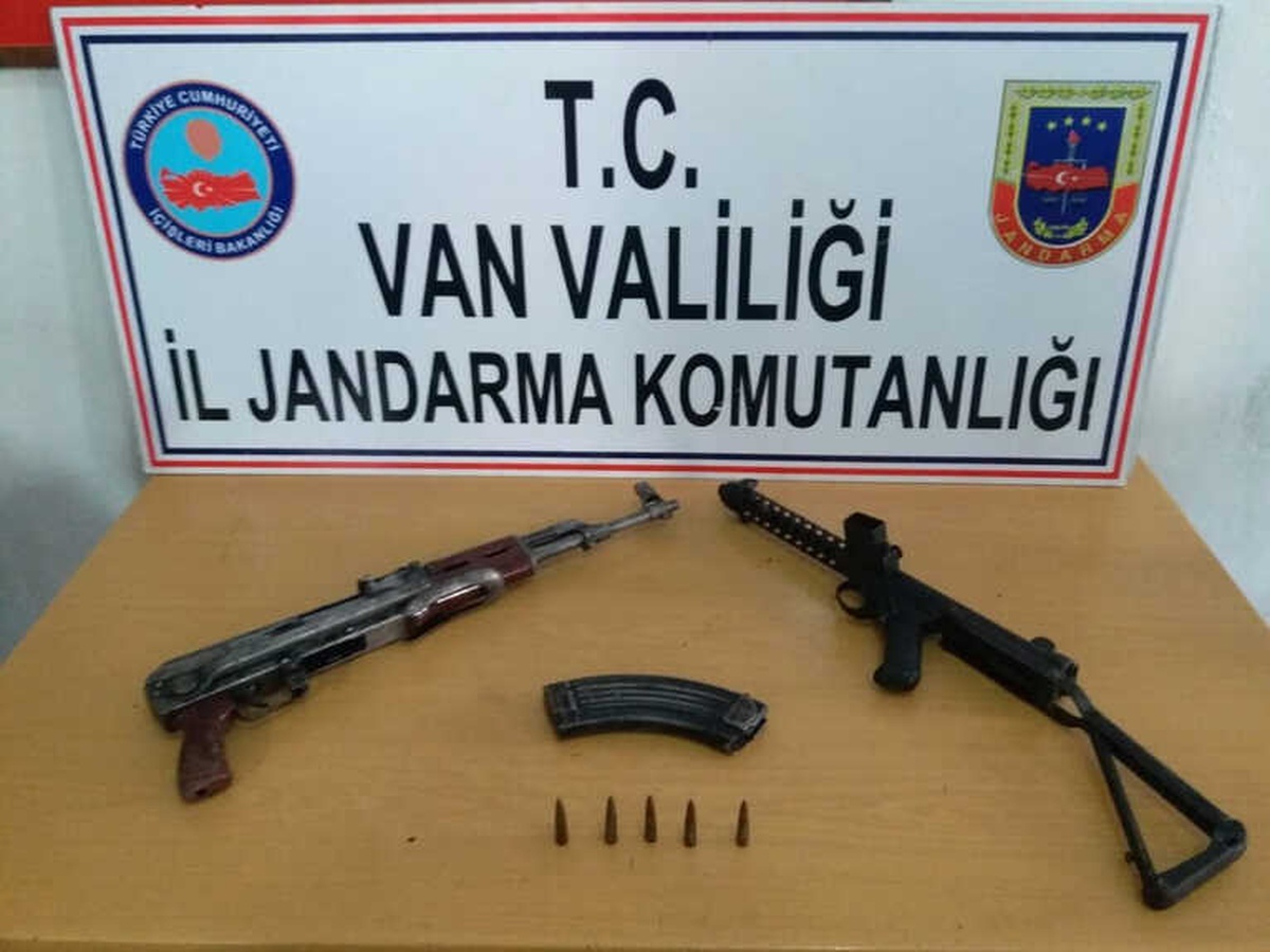 Özalp\'ta PKK\'lı Teröristlere Ait Silah ve Mühimmat Ele Geçirildi