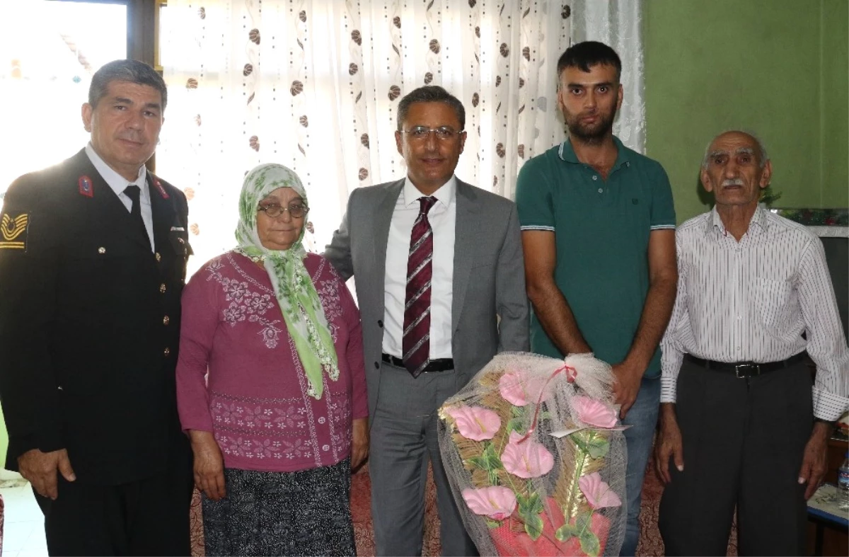 Akdeniz Belediye Başkanı Pamuk, Afrin Gazisini Ziyaret Etti