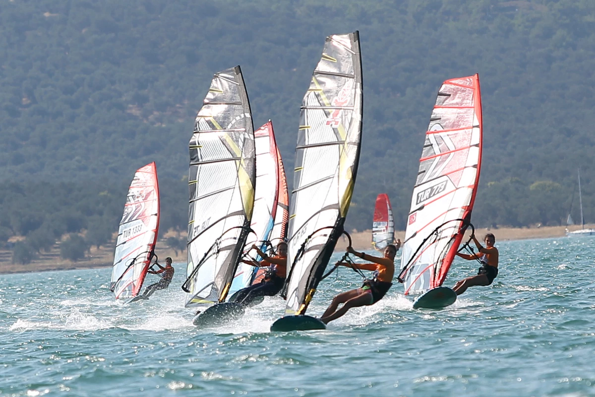 Rüzgâr Sörfü Türkiye Şampiyonası Çeşme\'de Başlıyor
