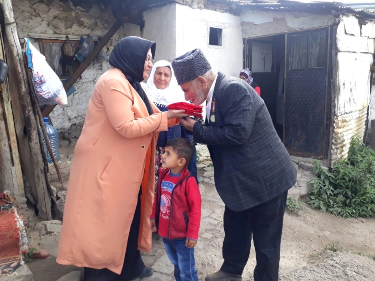 Sarıkamış AK Parti Kadın Kolları Gazileri Ziyaret Etti