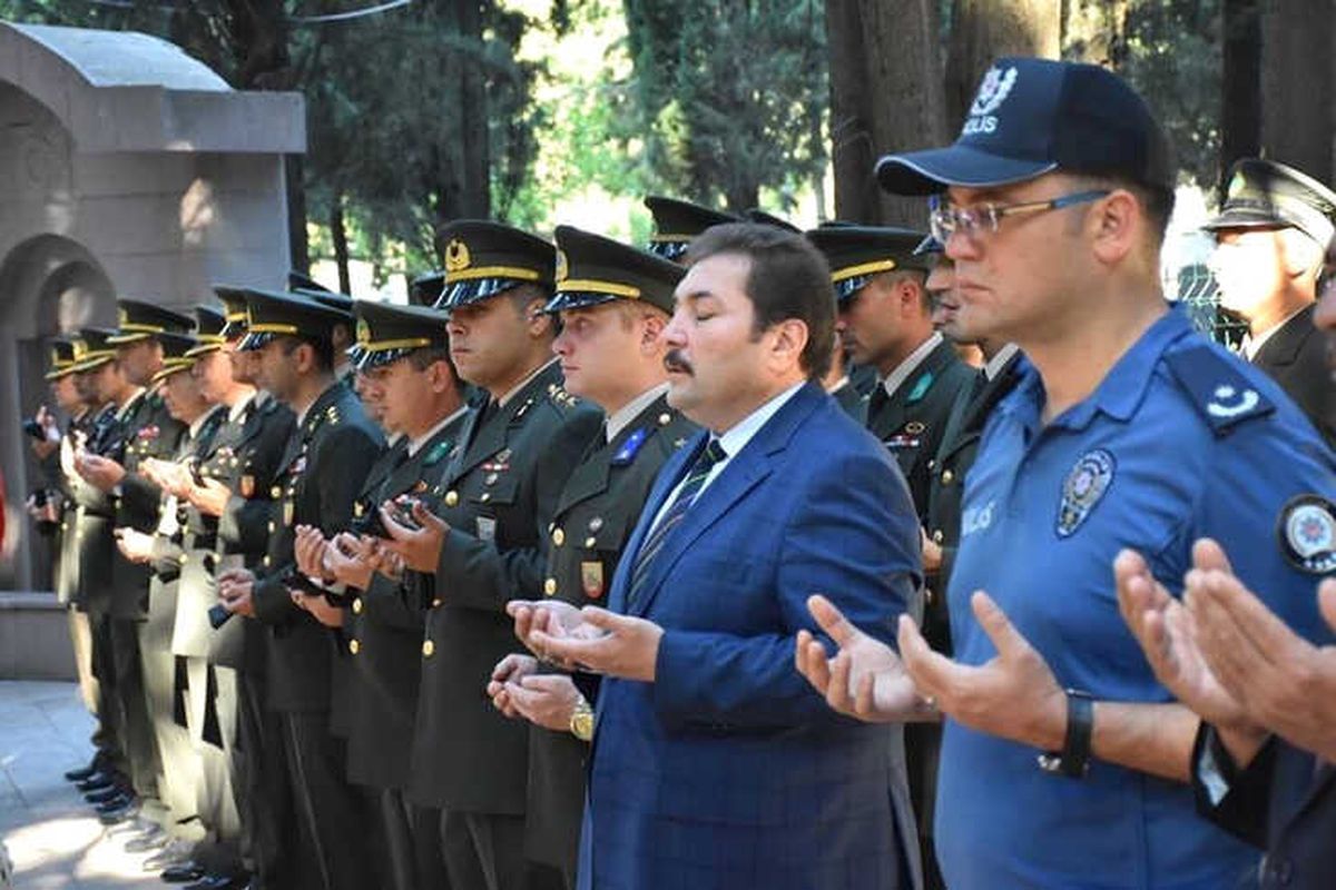 Şehitlikler Ziyaret Edildi