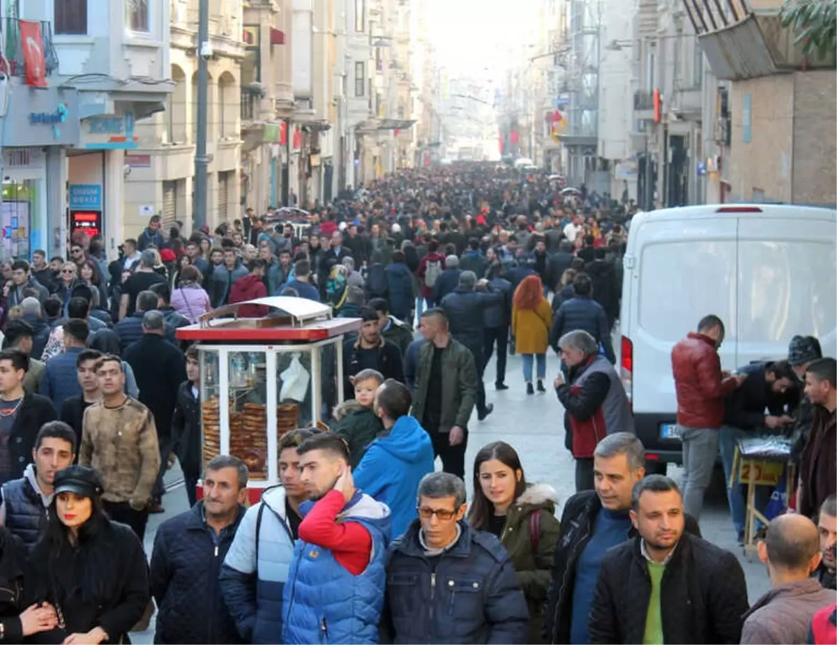 Türk Vatandaşlığına Geçiş Kolaylaştırıldı