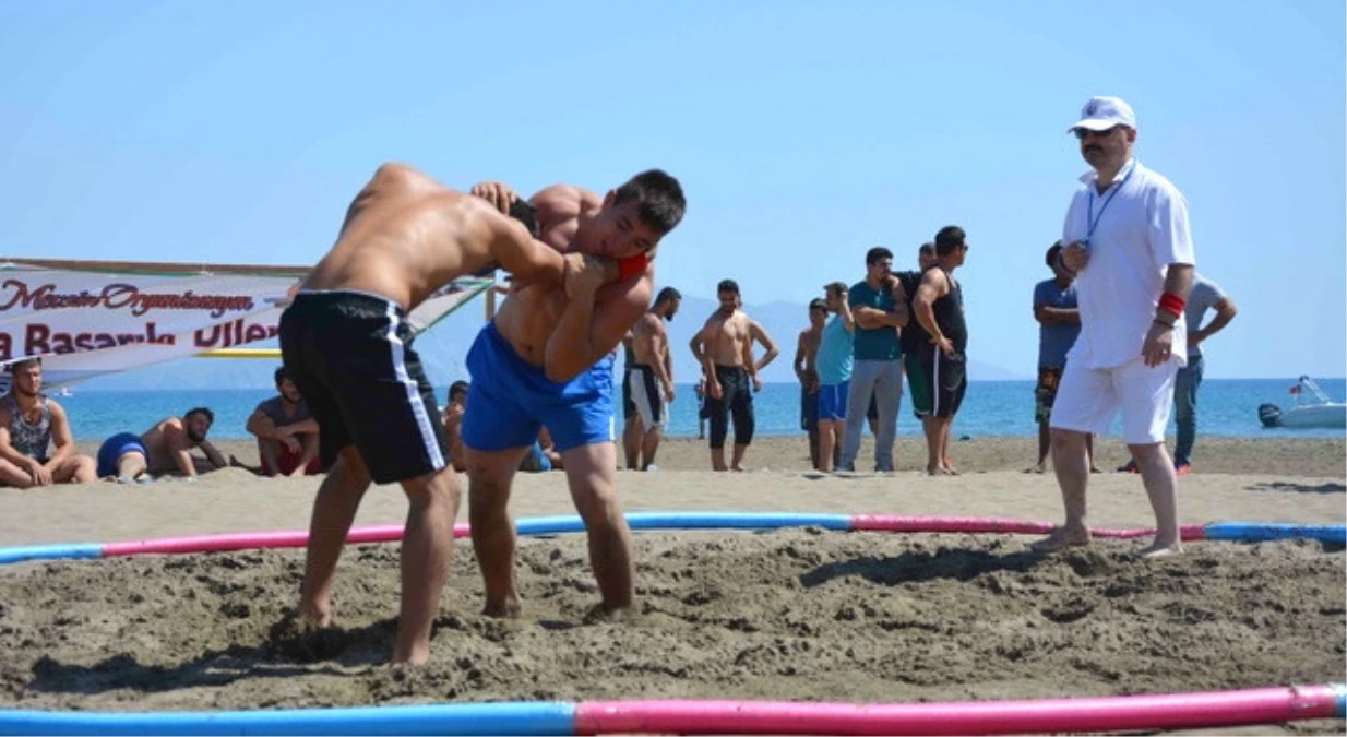 Türkiye Plaj Güreşi Şampiyonası Başladı