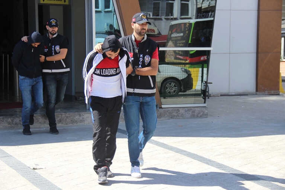 4 Ay Önce Cezaevinden Çıkan Hırsızlar Yine Akü Çalarken Yakalandı