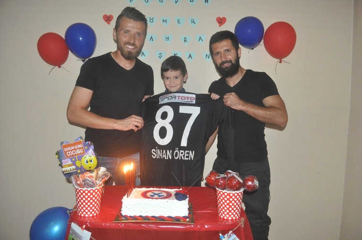 5 Yaşındaki Ömer Kayra Ayyıldız\'a Tuttuğu Takımdan Doğum Günü Sürprizi