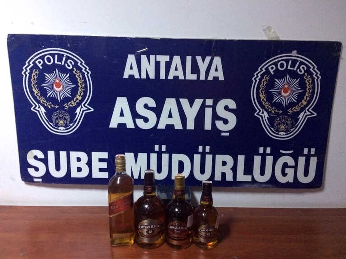 Antalya\'da Büfe Hırsızları Yakalandı