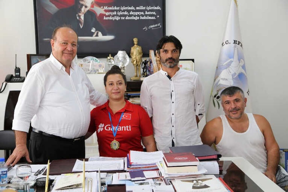 Avrupa Şampiyonu Ercan\'dan Başkan Özakcan\'a Ziyaret