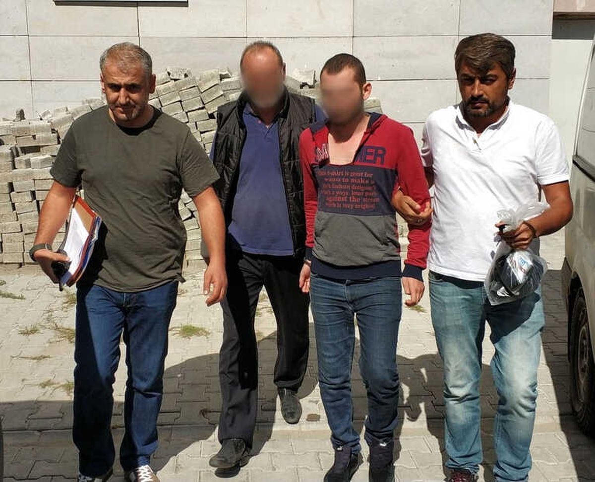 Baba ve Oğlu, Komşusunun Evine Silahlı Saldırıdan Gözaltına Alındı
