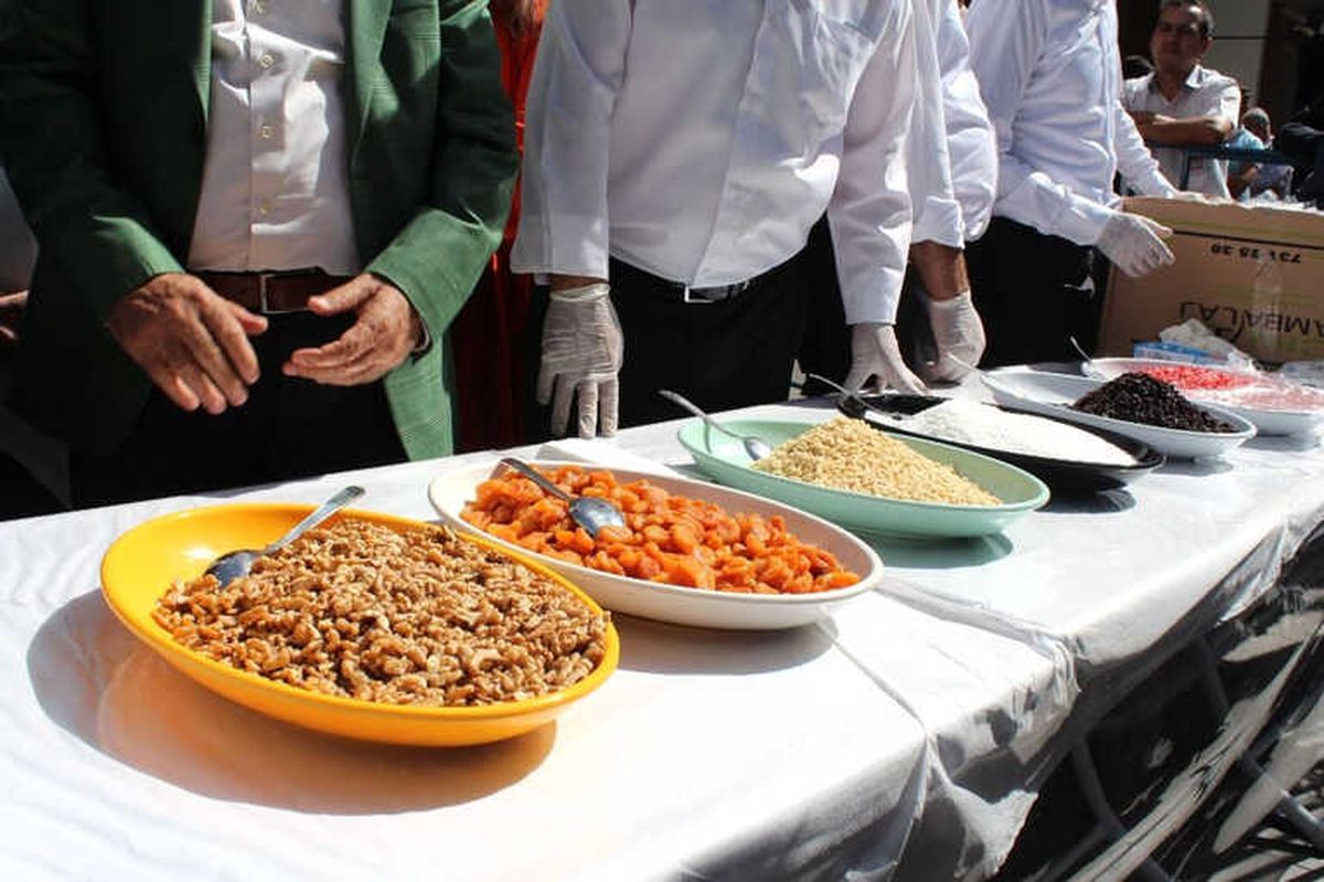 Bağcılar\'da 20 Bin Kisilik Aşure Kazanı Kaynadı