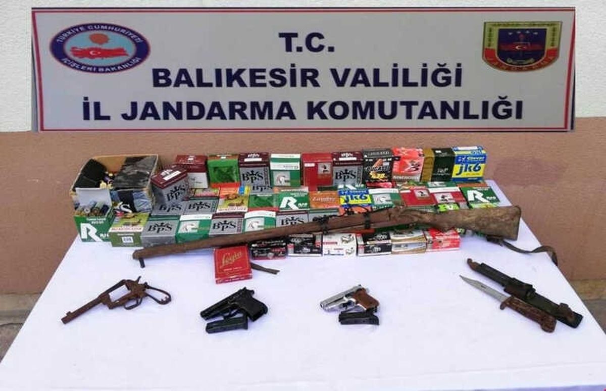 Balıkesir\'de Jandarmadan Silah Operasyonu