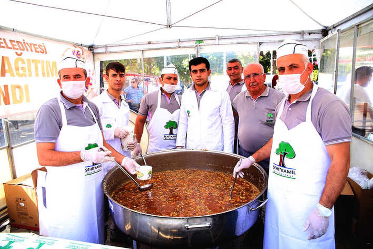 Başkan Fadıloğlu, Aşure İkram Etti