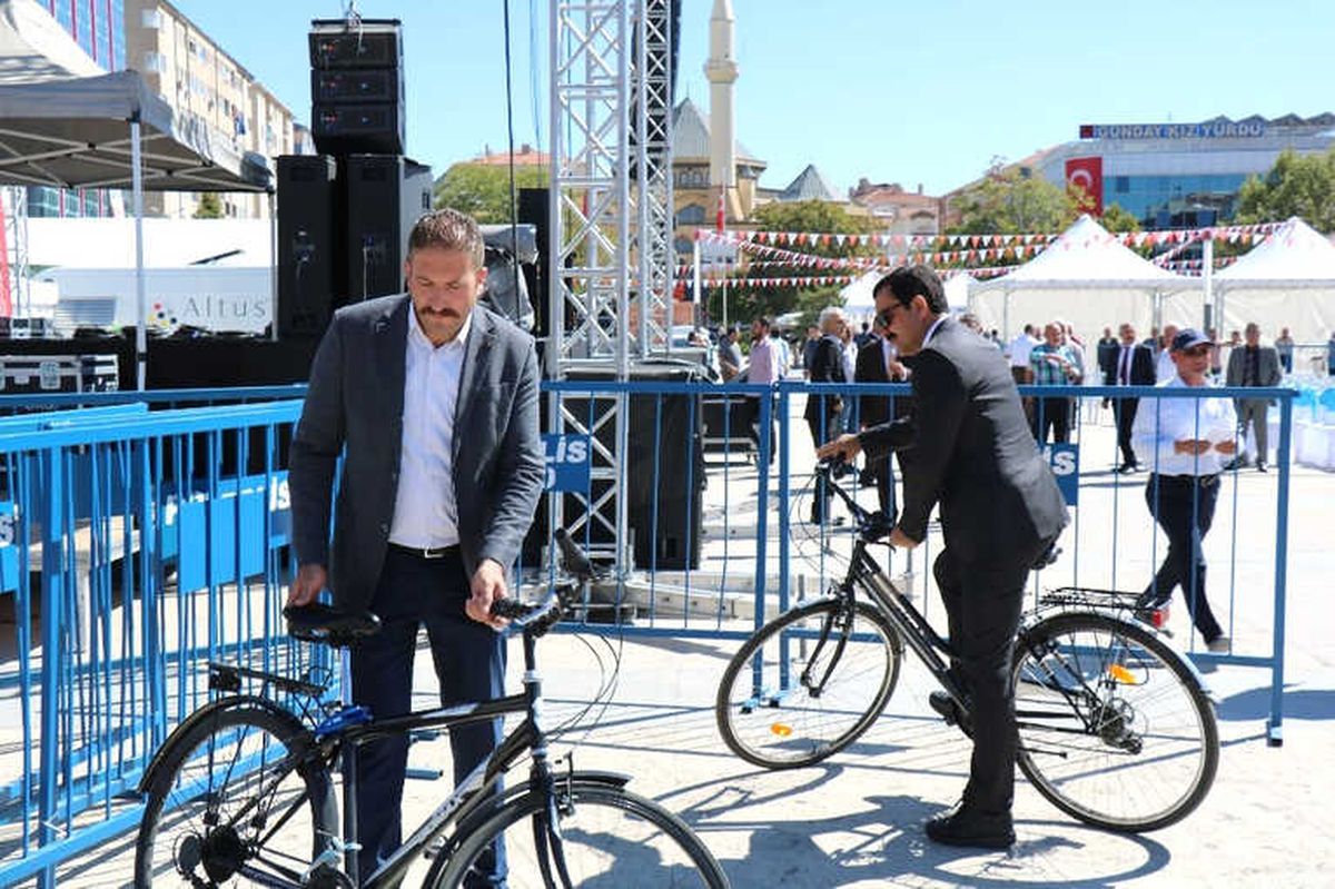 Belediye Başkanı Bahçeci, Bisikleti ile İlgi Odağı