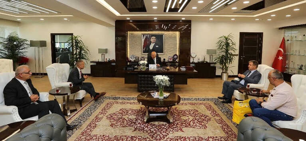Beyşehirliler Başkan Yaşar\'ı Ziyaret Etti