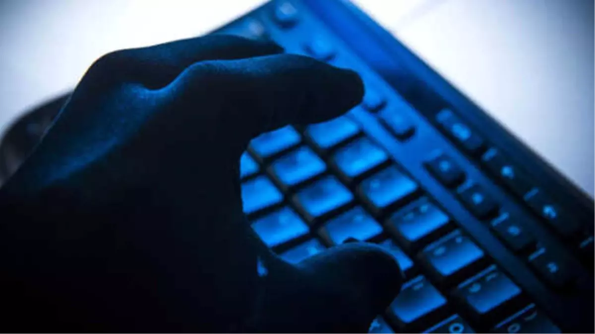 Bilgisayarını Tamirciye Veren Genç Kadın Özel Fotoğraflarıyla Şantaja Uğradı