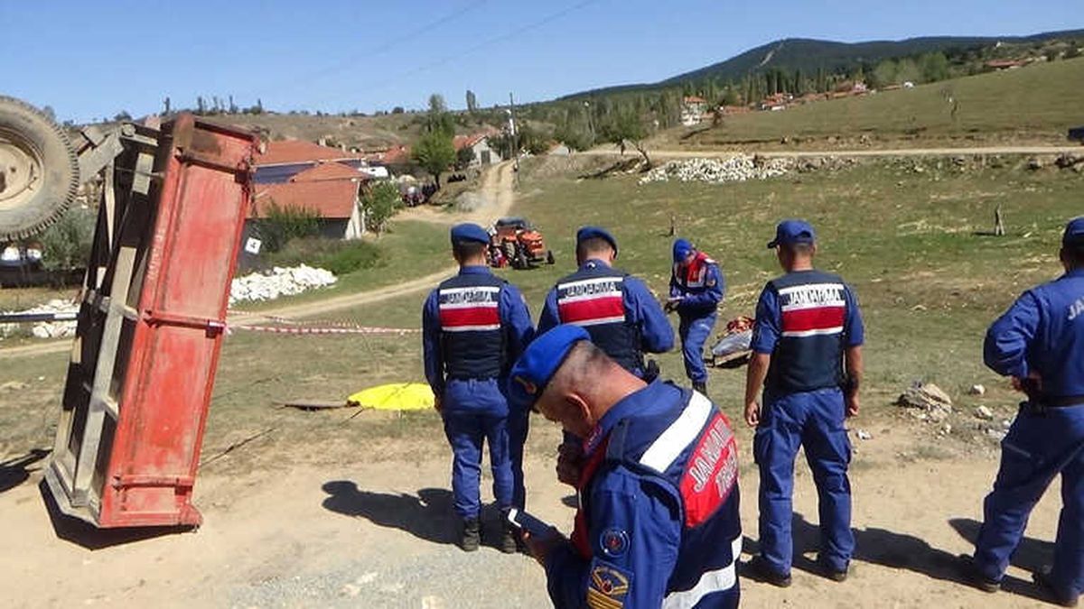 Emet\'te Trafik Kazası: 2 Ölü, 1 Yaralı