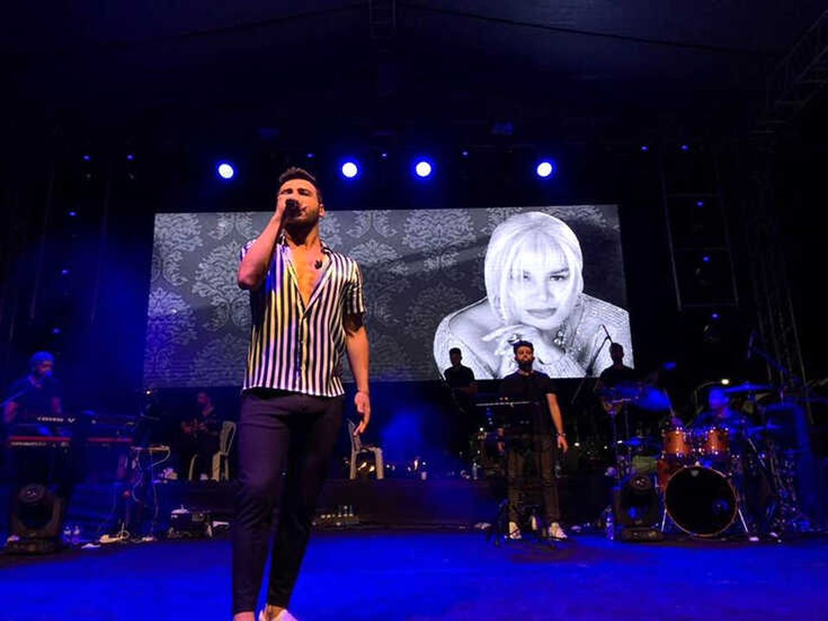 Emre Kaya\'dan Konserlerinde Ustalara Saygı