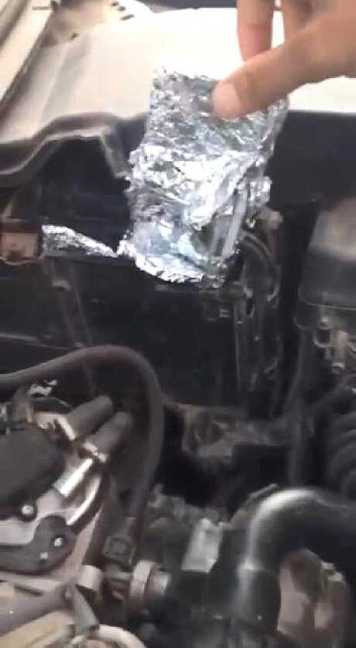 Fetö Şüphelisi, Dolarları Otomobilinin Motor Bölümüne Saklamış