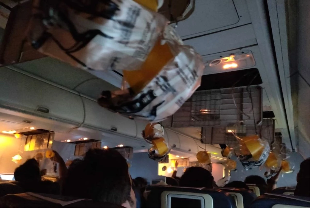 Hindistan\'da Uçakta Alarm: 30 Kişinin Burnu ve Kulakları Kanadı