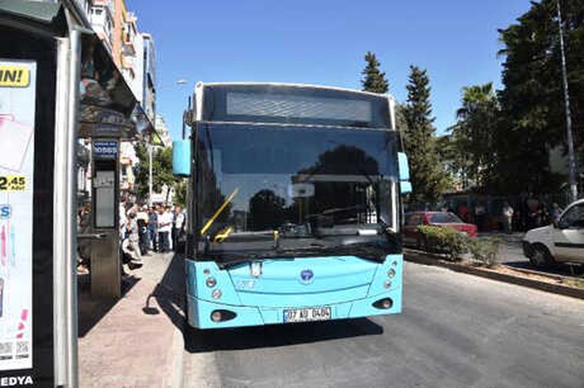 İndiği Otobüsün Altında Kaldı