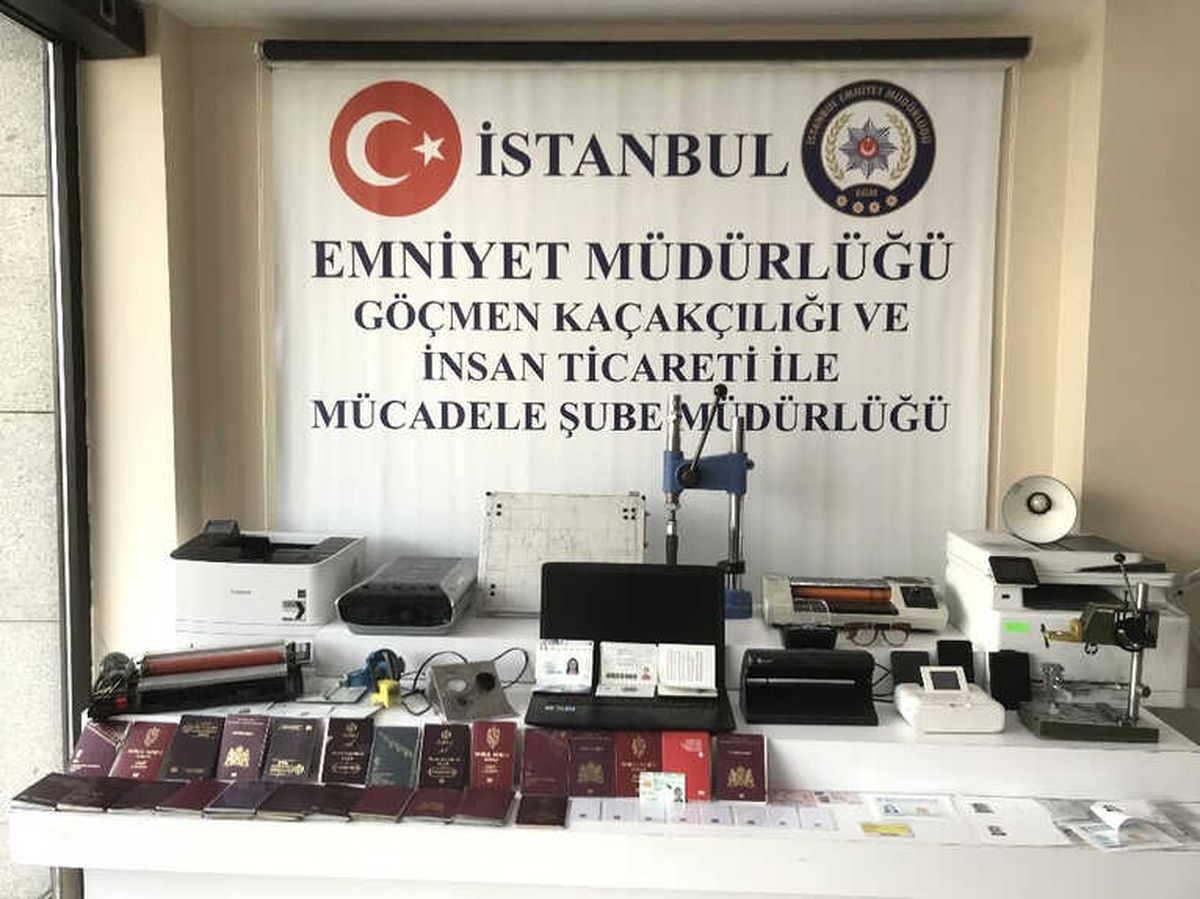 İstanbul\'da Sahte Pasaport Şebekesi Çökertildi