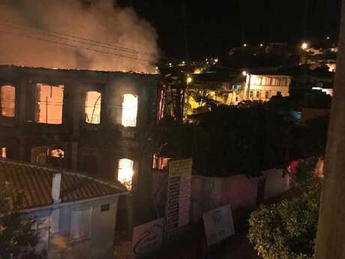 İzmir\'de Tarihi Konak Alev Alev Yandı