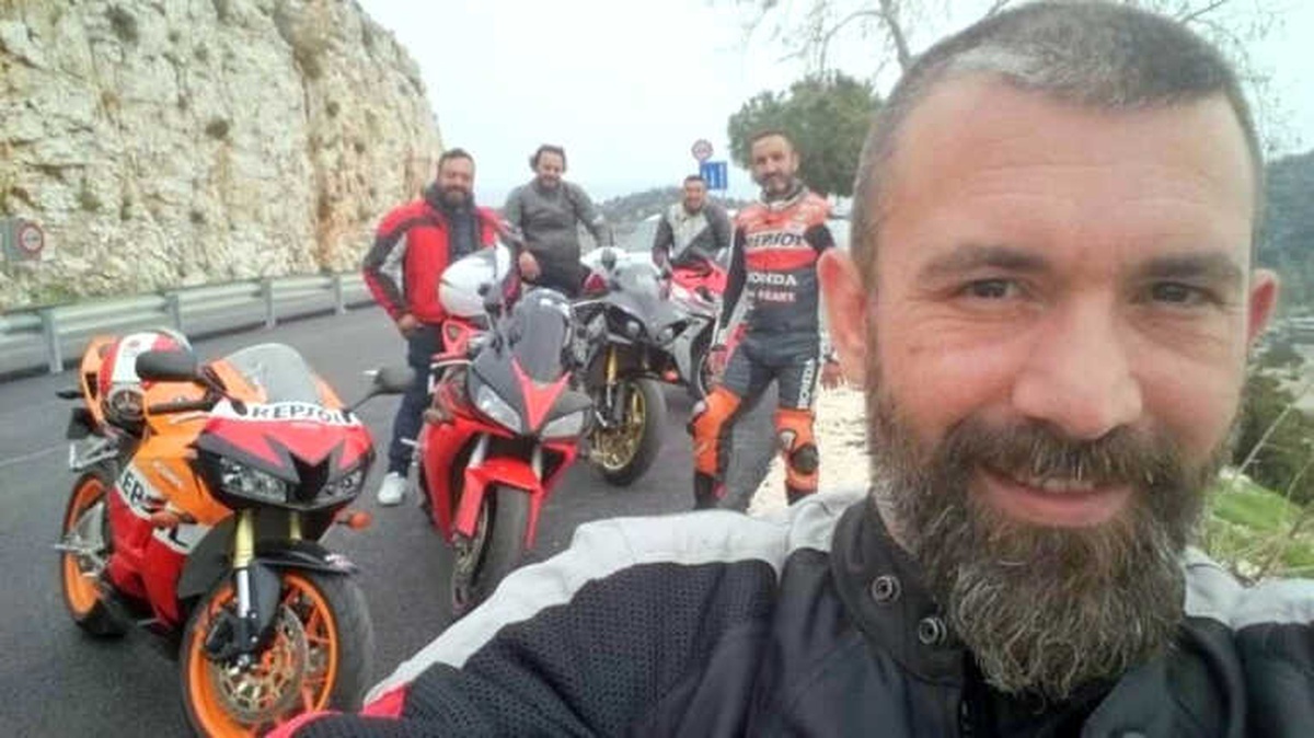 İzmir\'de Traktörle Motosiklet Çarpıştı: 1 Ölü, 3 Yaralı