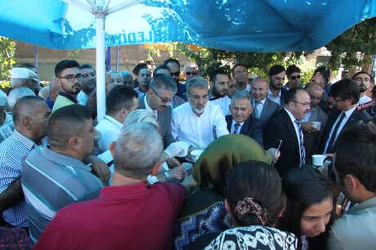 Kayseri\'de Vatandaşlara Aşure İkramı