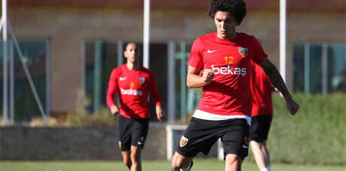 Kayserispor\'da Oğuzhan\'ın Ayağı Kırıldı