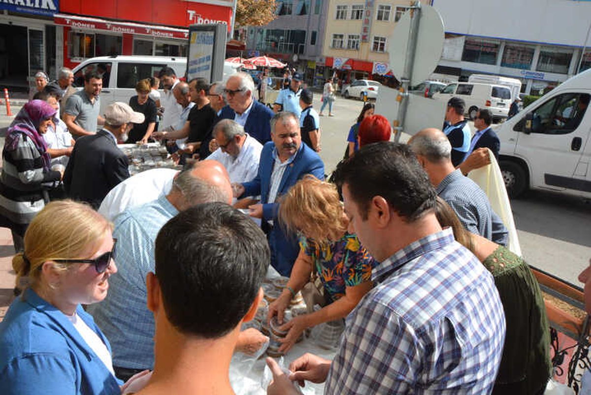 Keşan Belediyesi 6 Bin Aşure Dağıttı!