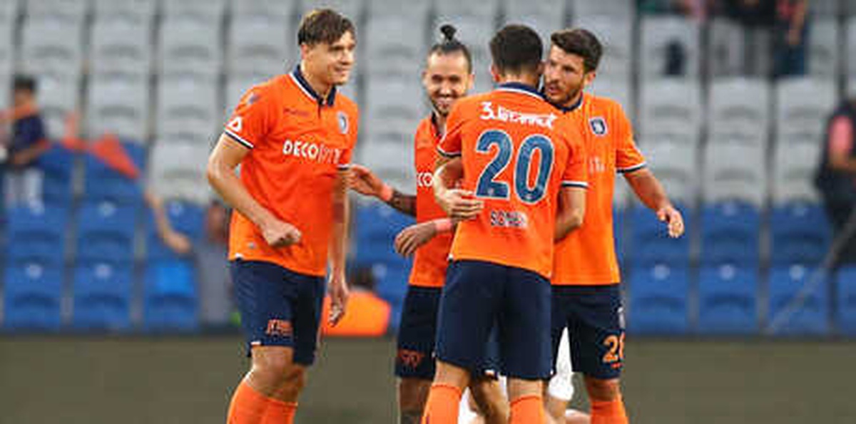 Medipol Başakşehir, Bursaspor\'a Konuk Oluyor