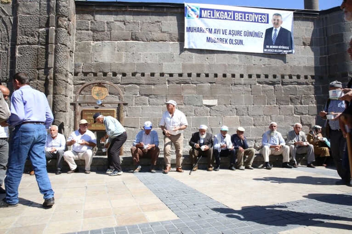 Melikgazi Belediyesi\'nden 6 Bin Kişilik Aşure İkramı