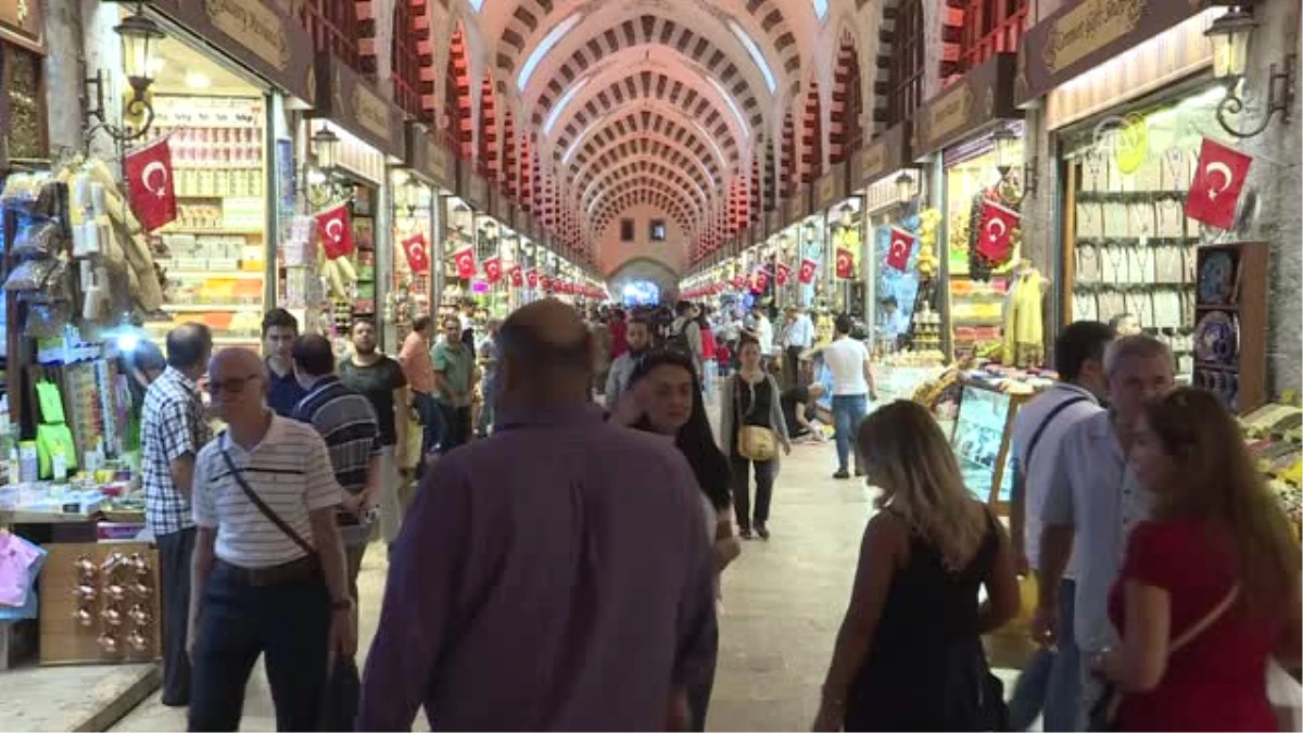 Mısır Çarşısı\'nda Aşure İkramı - İstanbul
