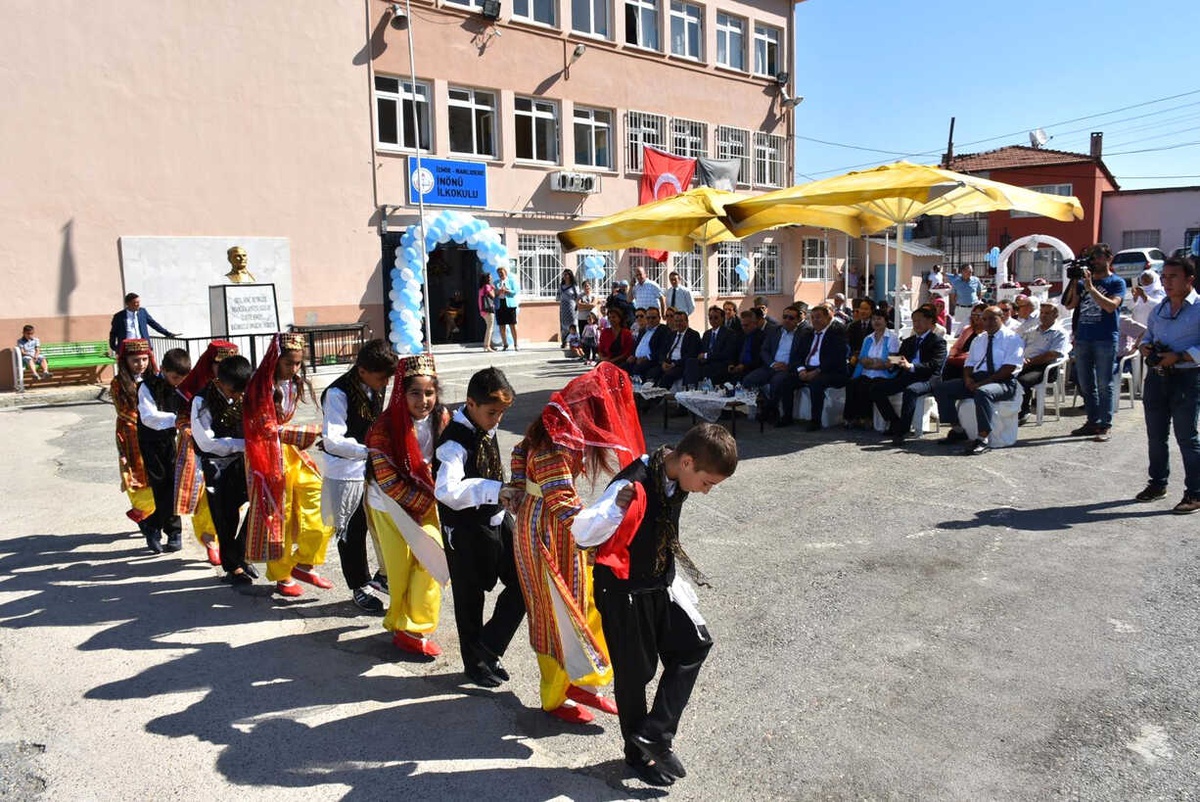 Narlıdere\'de İlköğretim Haftası Kutlandı