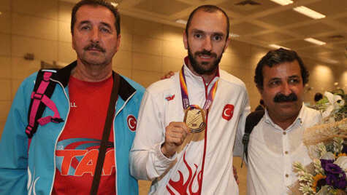 Ramil Guliyev\'in Antrenörü Oleg Türk Vatandaşı Oldu