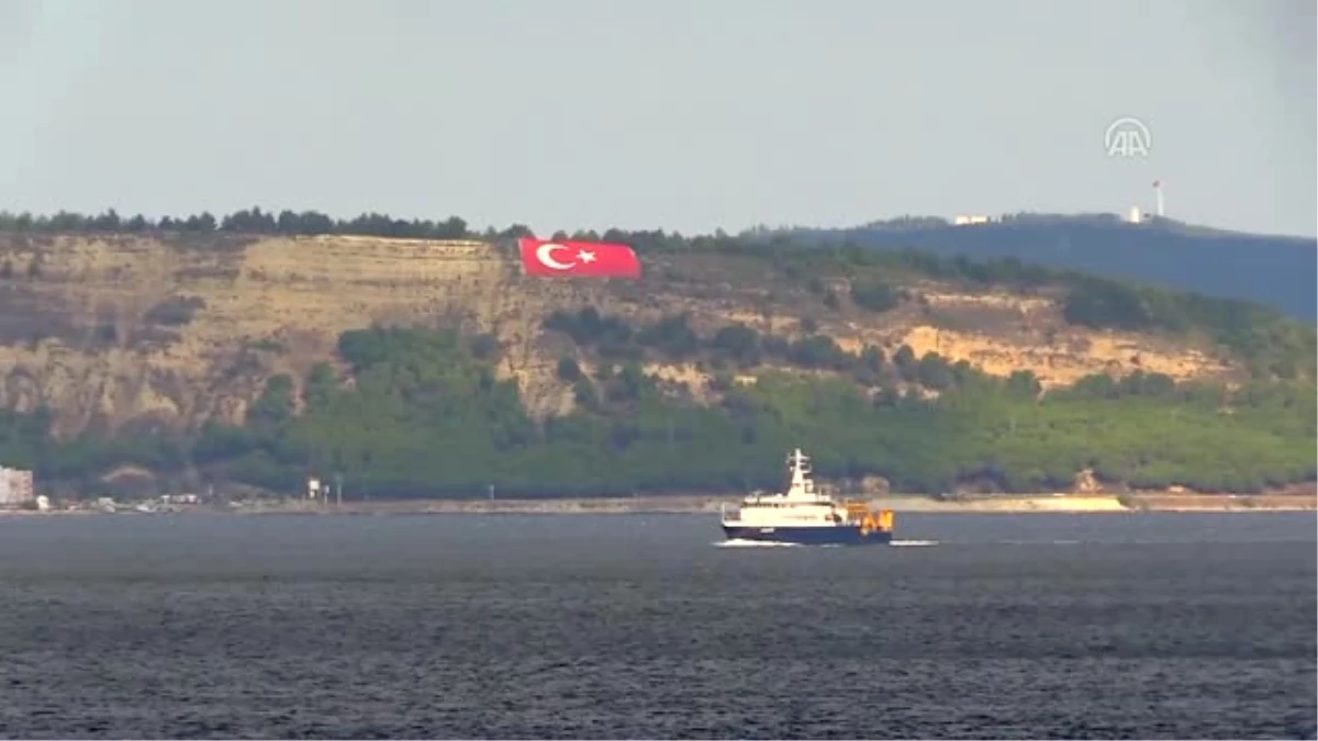 Rus Arama Kurtarma Gemisi Çanakkale Boğazı\'ndan Geçti