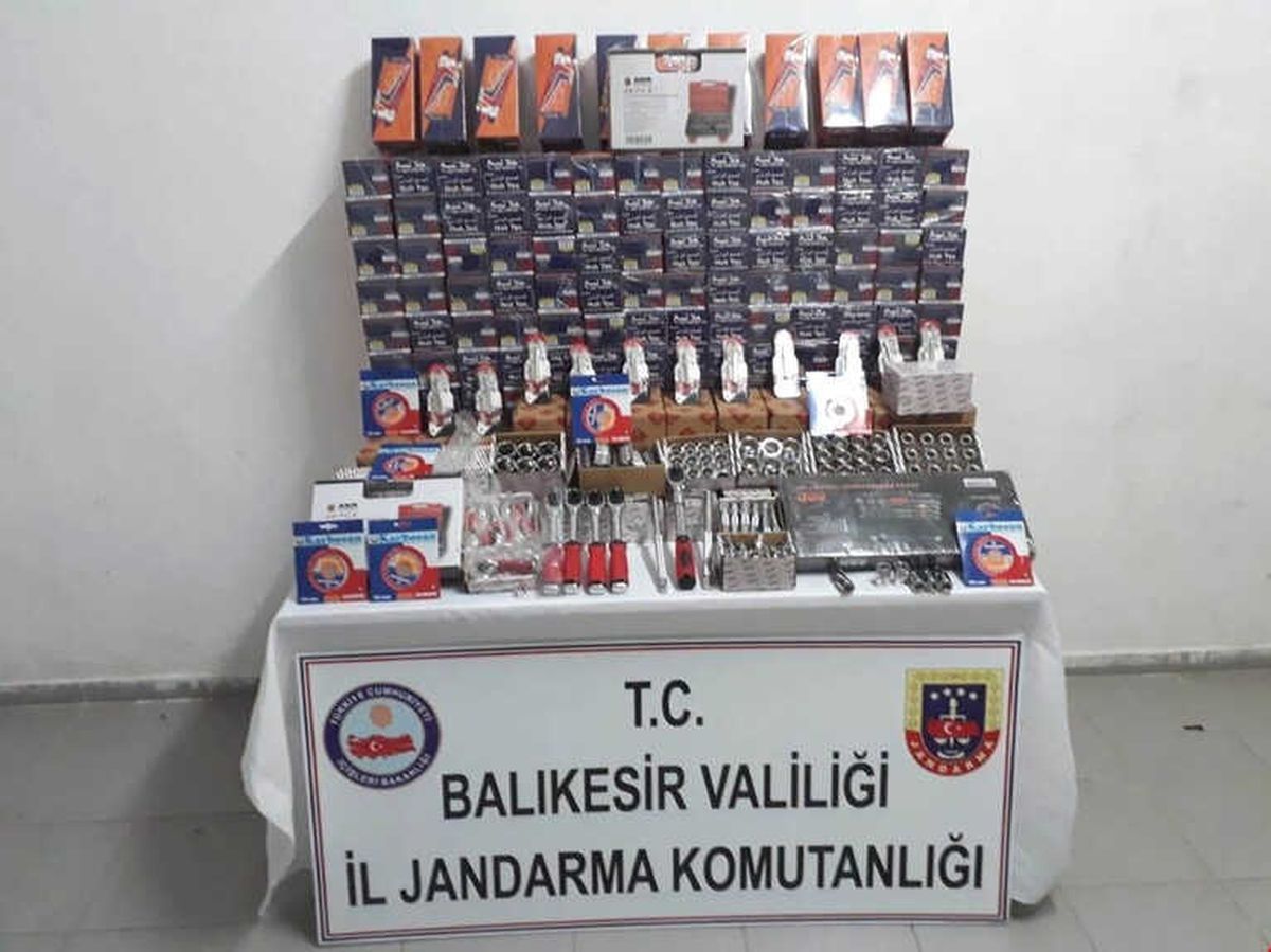 Sındırgı\'da Kaçak Eşya Operasyonu