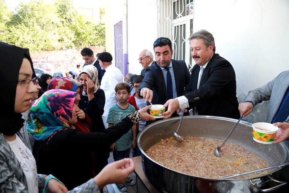 Talas\'ta Öğrencilere Kırtasiye Yardımı