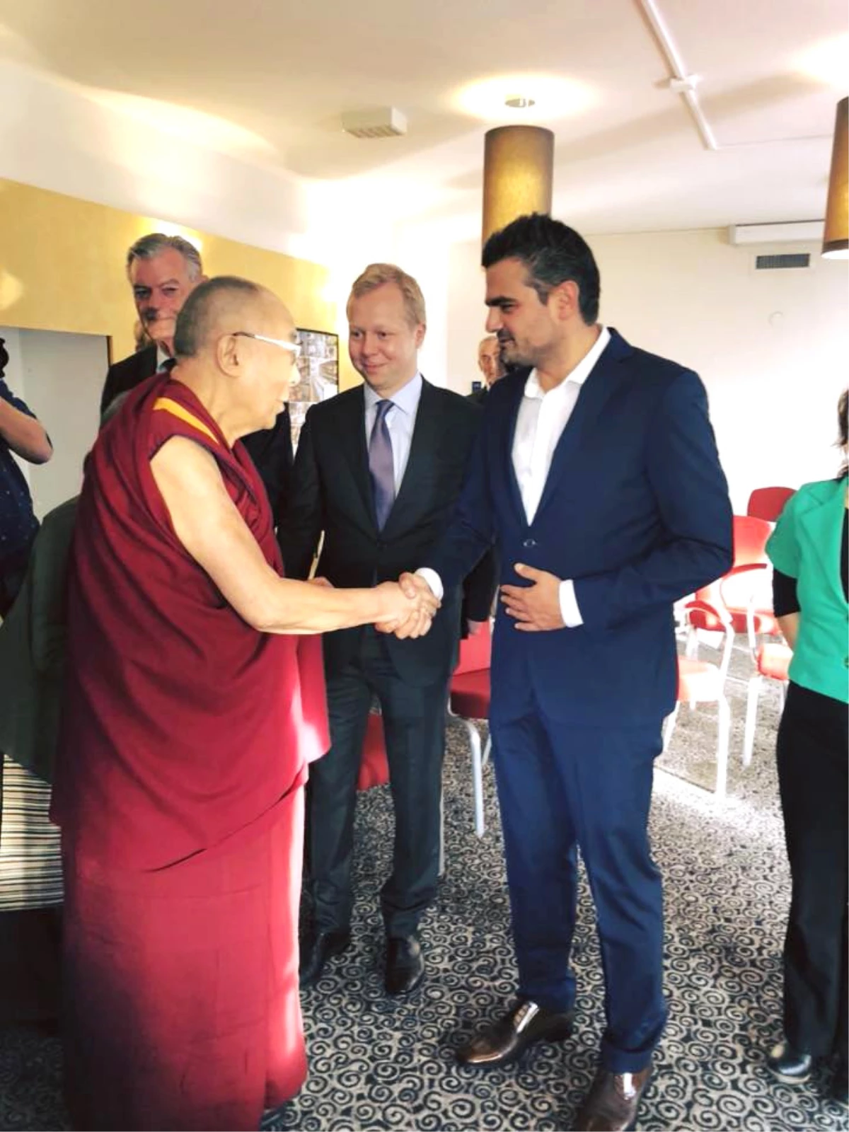Türk Asıllı Milletvekilinden Dalai Lama\'ya Çağrı