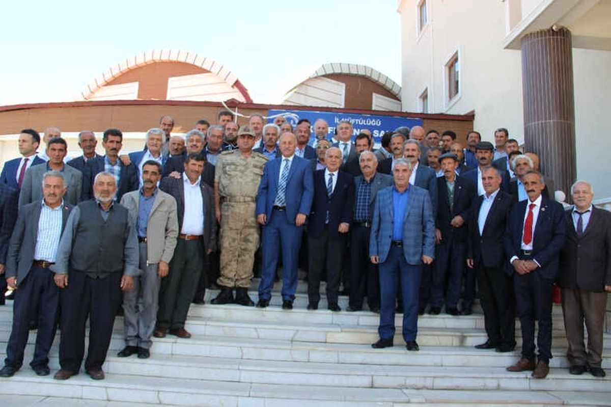 Vali Azizoğlu Muhtarların Sorunlarını Dinledi