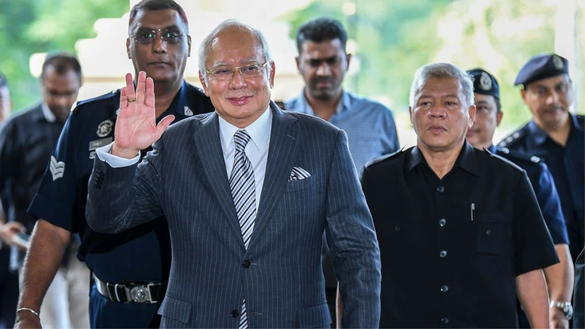 Varlık Fonundaki Paraları Zimmetine Geçirdi\' Denilen Eski Malezya Başbakanı Razak 25 Suçtan...