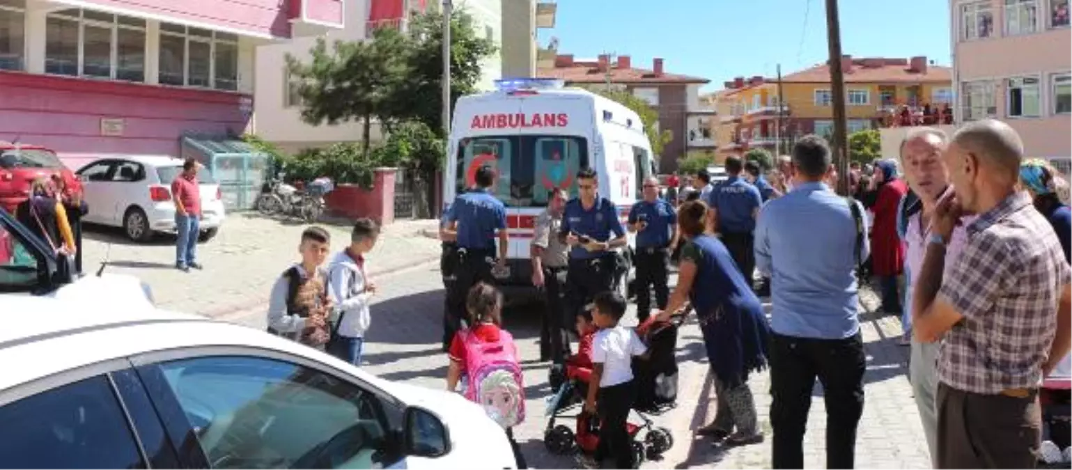 Veli Kavgasını Ayıran Öğretmen Sopa Darbesiyle Yaralandı