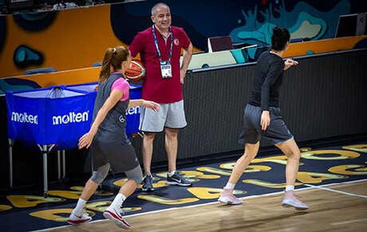 A Milli Kadın Basketbol Takımı, Tenerife\'deki İlk İdmanını Yaptı