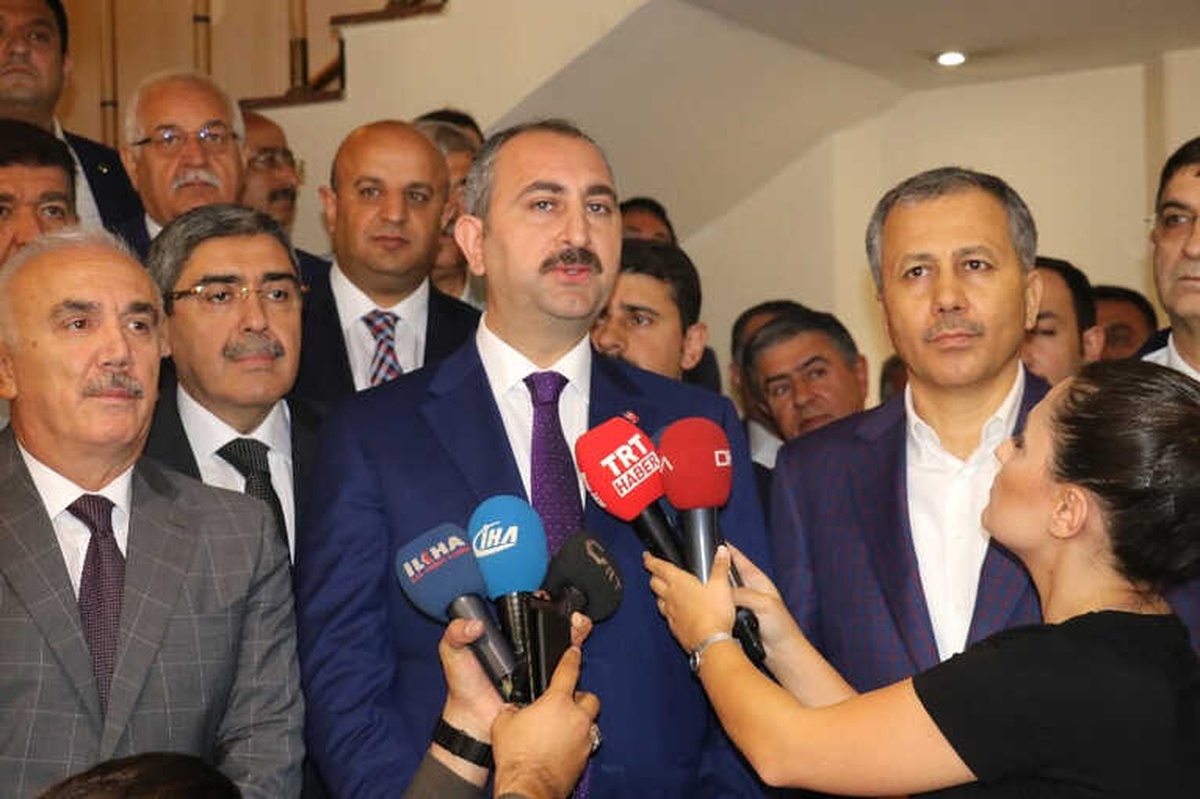 Adalet Bakanı Gül, Gaziantep\'te Sanayici ve İş Adamları Bir Araya Geldi