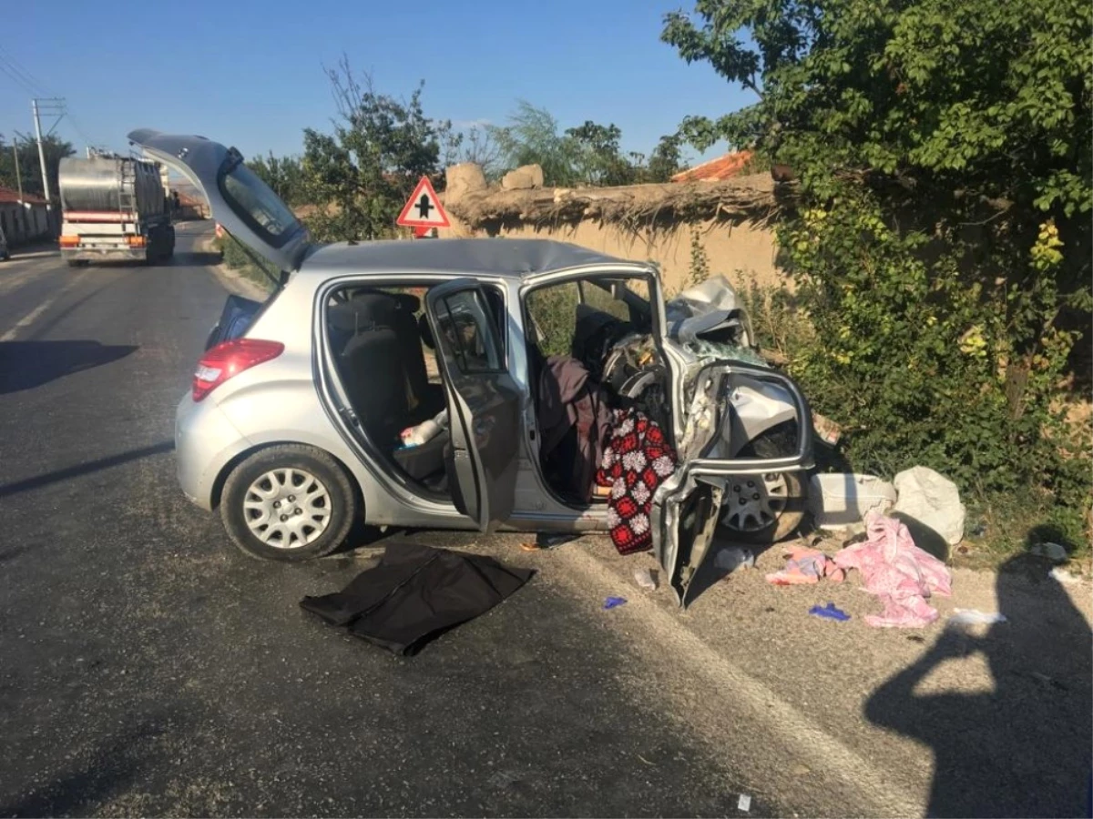 Afyonkarahisar\'da Trafik Kazası; 3 Ölü 1 Ağır Yaralı