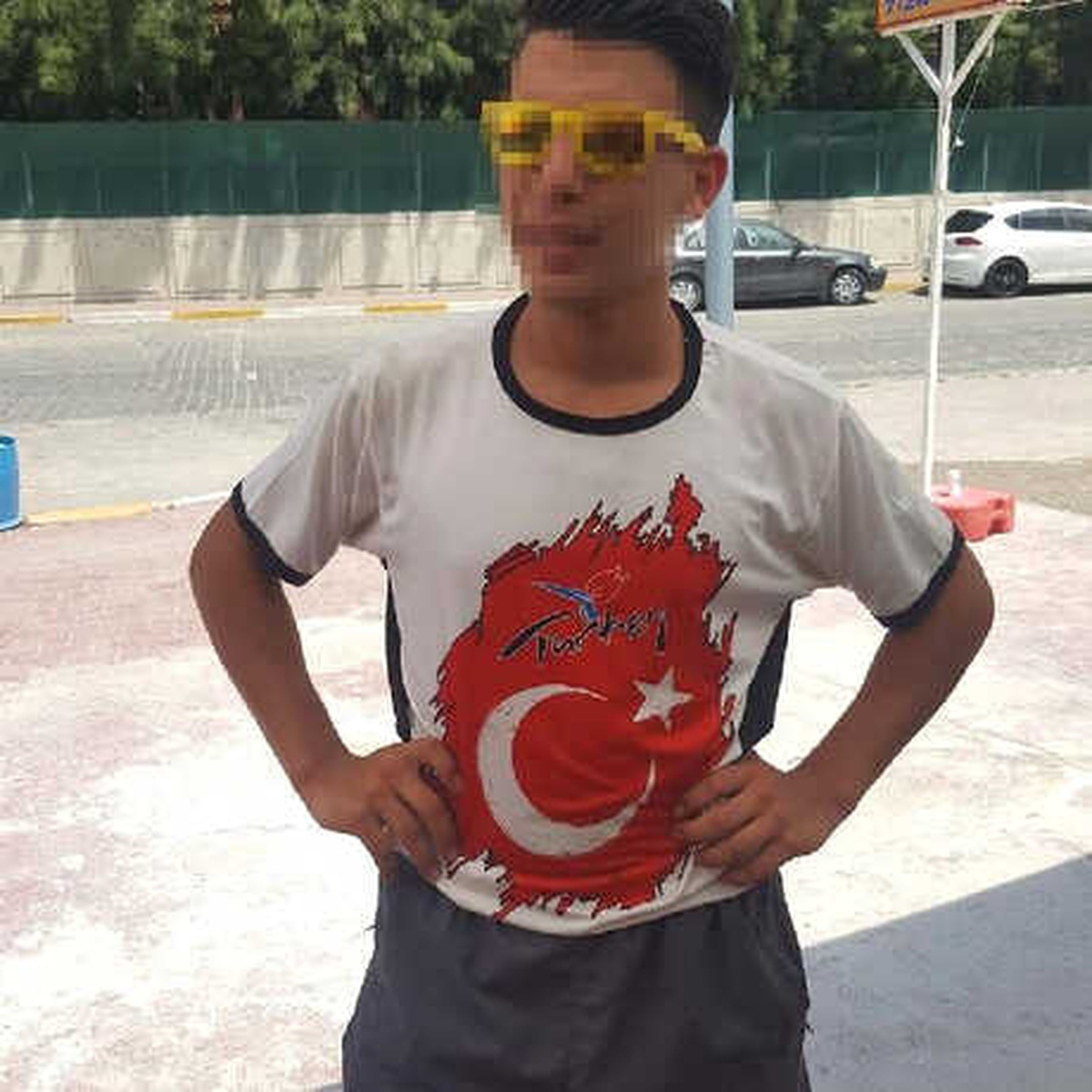 Arkadaşlarının Yanında Çakmak Gazı Koklayan Genç Öldü