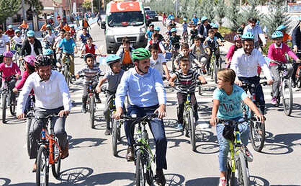 Başkan Altay Sağlıklı Yaşam İçin Çocuklarla Birlikte Pedal Çevirdi