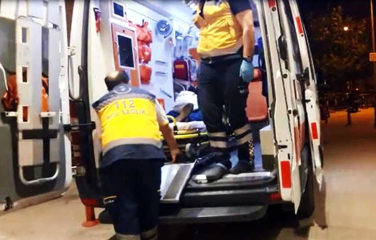 Bursa\'da Meyve Yüklü Kamyonet Devrildi: 2 Yaralı